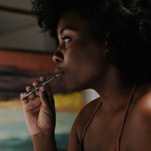 DynaVap-M-with-lady