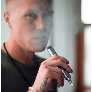 Dip-Devices-Dipper-Pen-lifestyle-photo-by-VPM