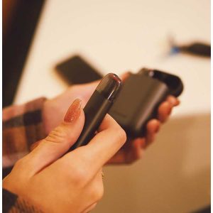 Maxcore-PodPal-Oil-Vaporizer-with-Power-Pack-lifestyle-photo-3