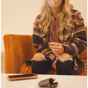 Maxcore-PodPal-vape-pen-lifestyle-photo-04
