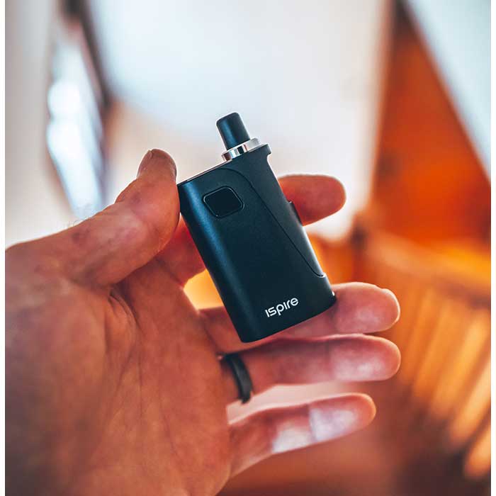 Ispire GRP 400 Ducore Battery lifestyle photo in hand Ispire GRP 400 Ducore Battery lifestyle photo in hand