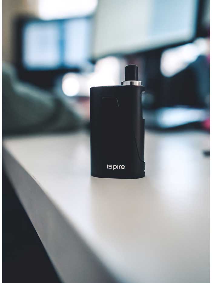 Ispire GRP 400 battery lifestyle photo on desk final Ispire GRP 400 battery lifestyle photo on desk final