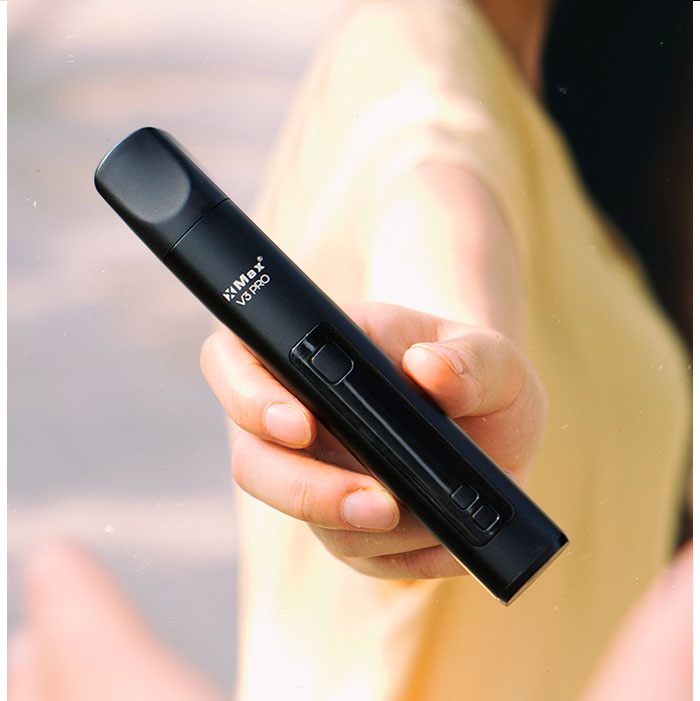 XMax V3 Pro dry herb vape lifestyle photo in hand