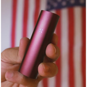 Pax-3-vaporizer-lifestyle-photo-in-hand