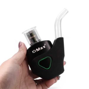 XMAX RIGGO Dual Using Portable Vaporizer in hand