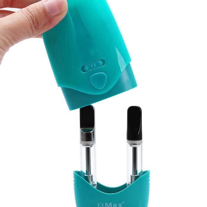 Xmax Carty Pro Dual Chamber Cart Battery in hand view Xmax Carty Pro Dual Chamber Cart Battery in hand view