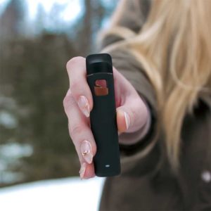 Releafy-Slice-Disposable-Vape-Pen-Lifestyle