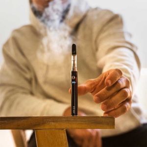 Yocan-ARI-2.0-Oil-Pen-Battery-Lifestyle