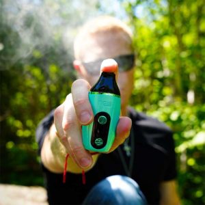 Yocan-Iris-Dab-Pen-Lifestyle